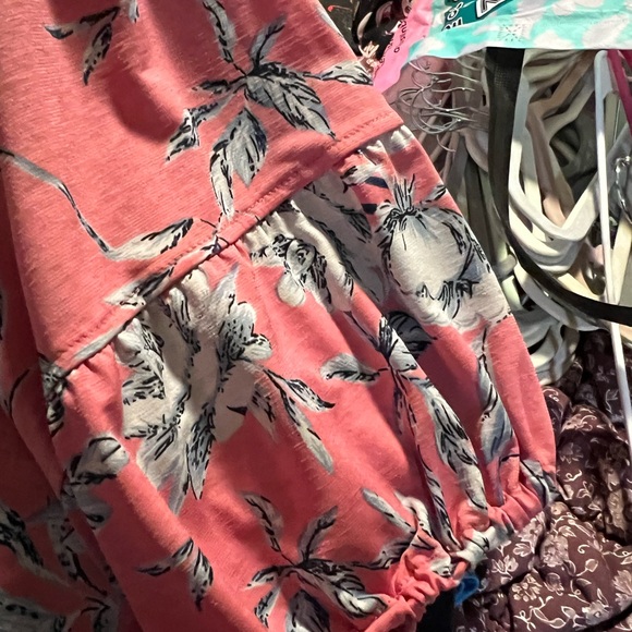 Pink floral top - Picture 3 of 3